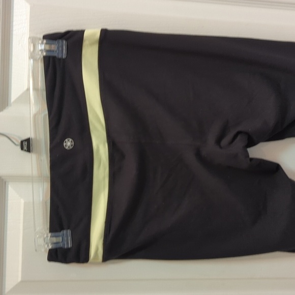 Gaiam Women's Colorblocked Cropped Leggings Size Large - Picture 2 of 8